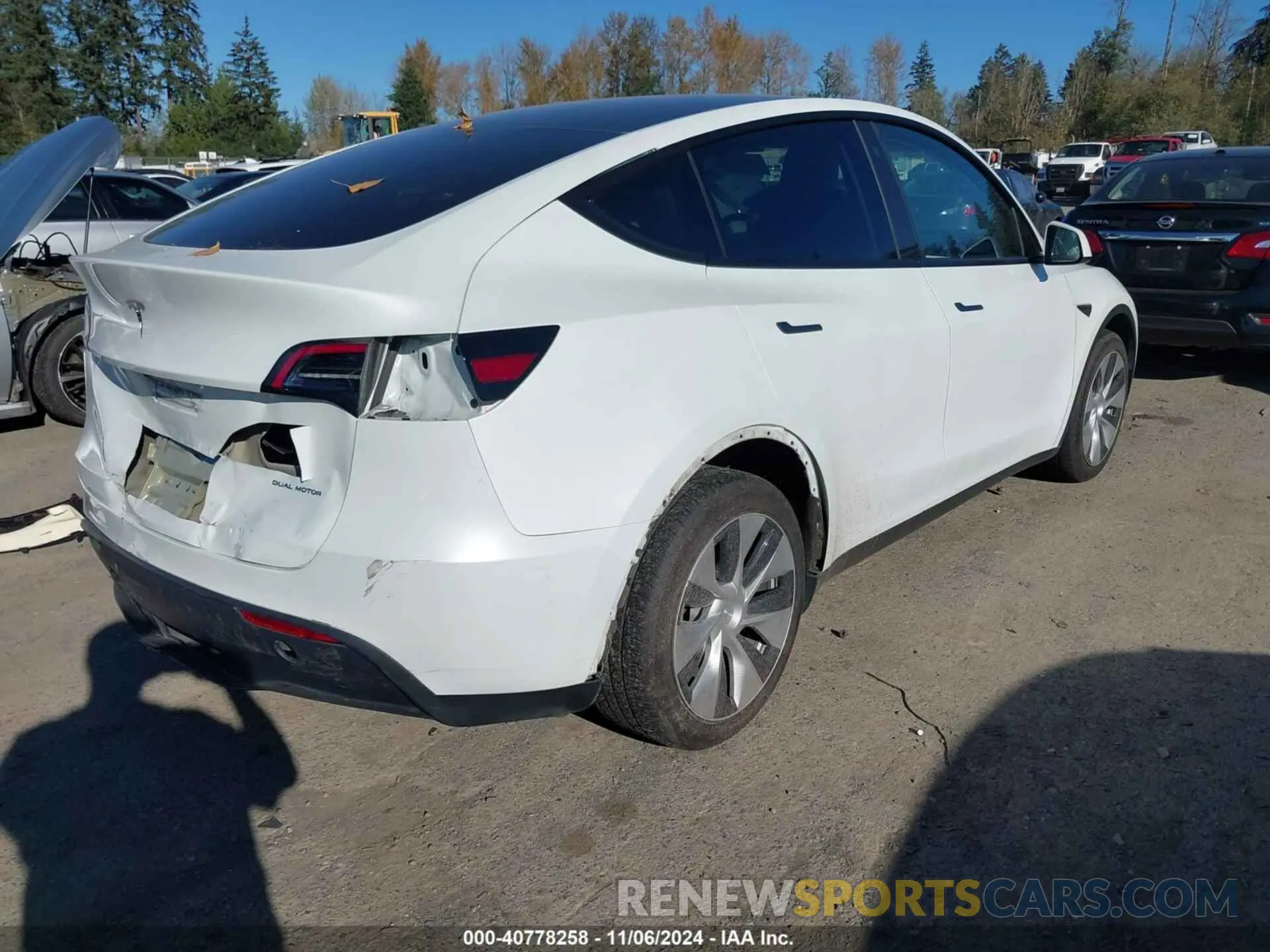 4 Photograph of a damaged car 7SAYGDEE3PF635688 TESLA MODEL Y 2023