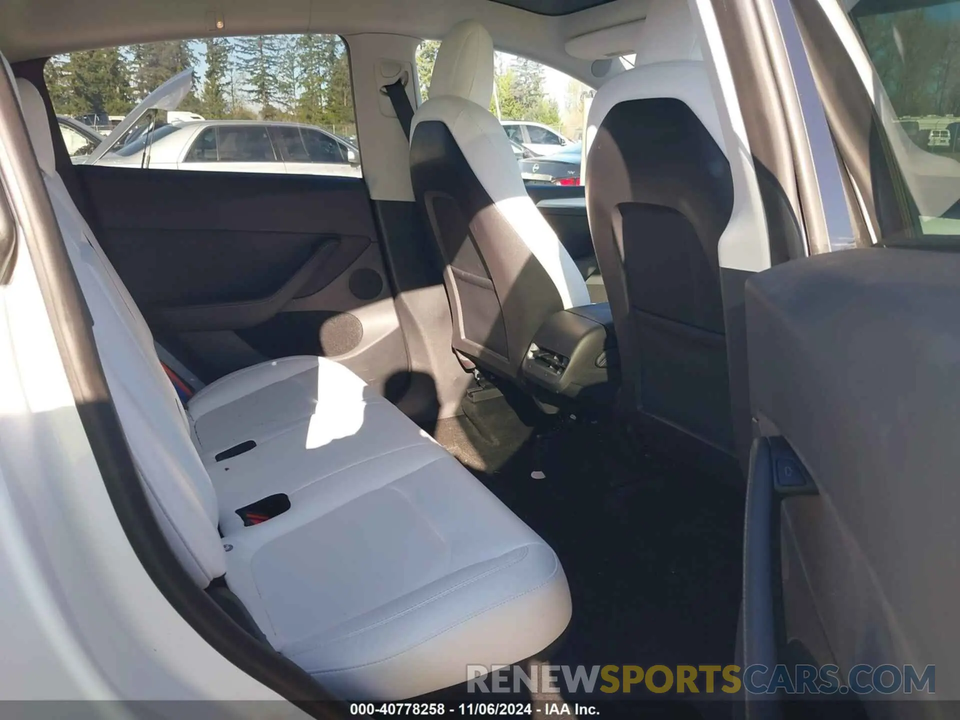 8 Photograph of a damaged car 7SAYGDEE3PF635688 TESLA MODEL Y 2023