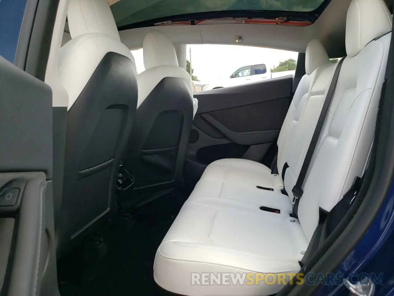 10 Photograph of a damaged car 7SAYGDEE3PF670666 TESLA MODEL Y 2023