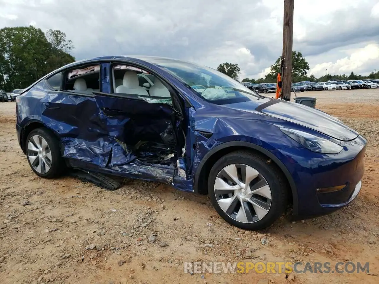 4 Photograph of a damaged car 7SAYGDEE3PF670666 TESLA MODEL Y 2023
