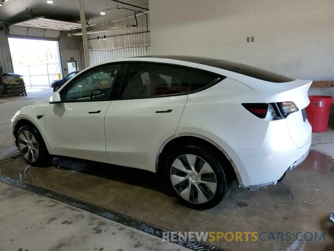 2 Photograph of a damaged car 7SAYGDEE3PF799376 TESLA MODEL Y 2023
