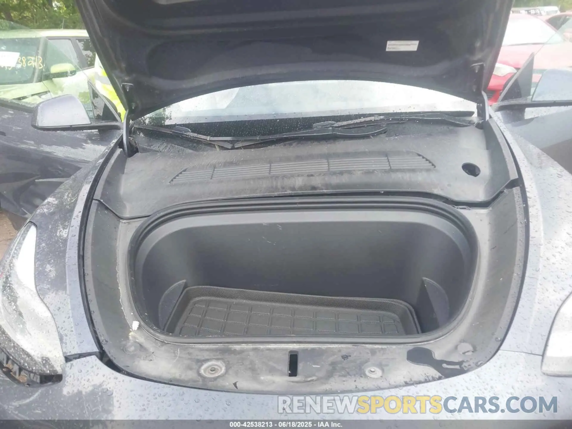 10 Photograph of a damaged car 7SAYGDEE3PF804236 TESLA MODEL Y 2023