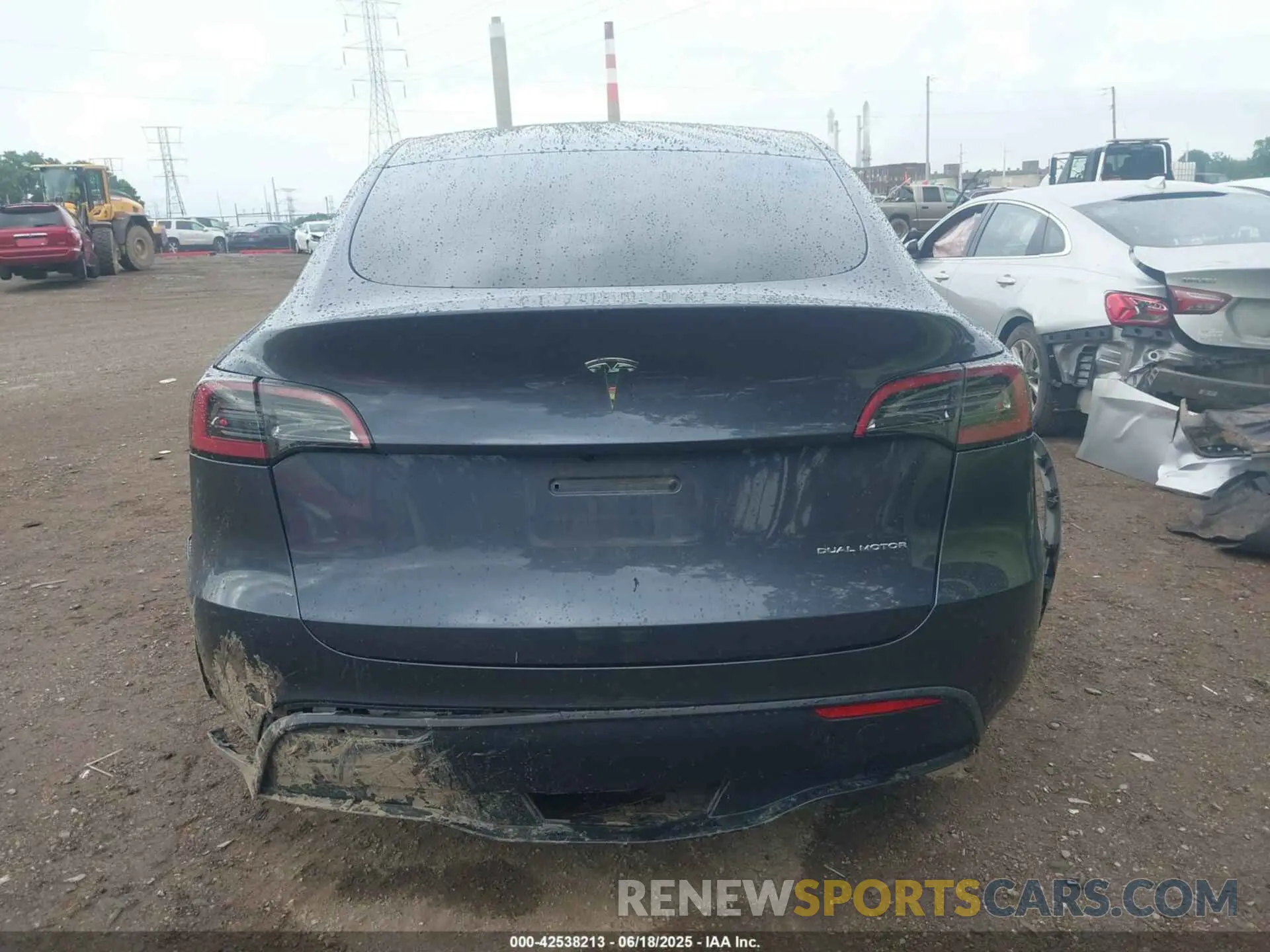15 Photograph of a damaged car 7SAYGDEE3PF804236 TESLA MODEL Y 2023
