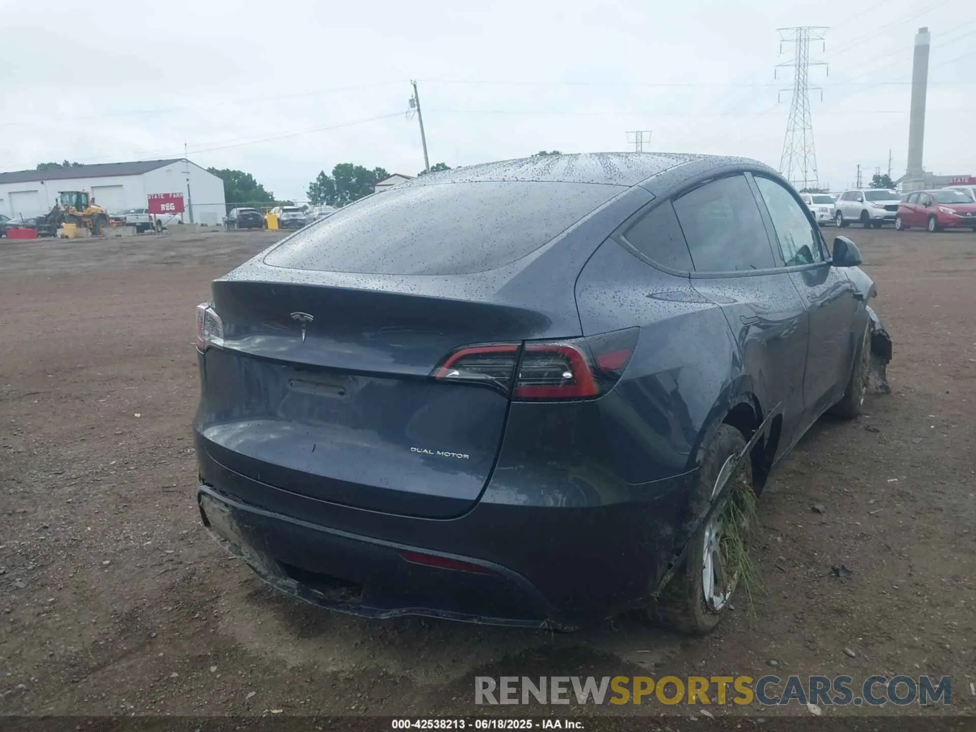 4 Photograph of a damaged car 7SAYGDEE3PF804236 TESLA MODEL Y 2023
