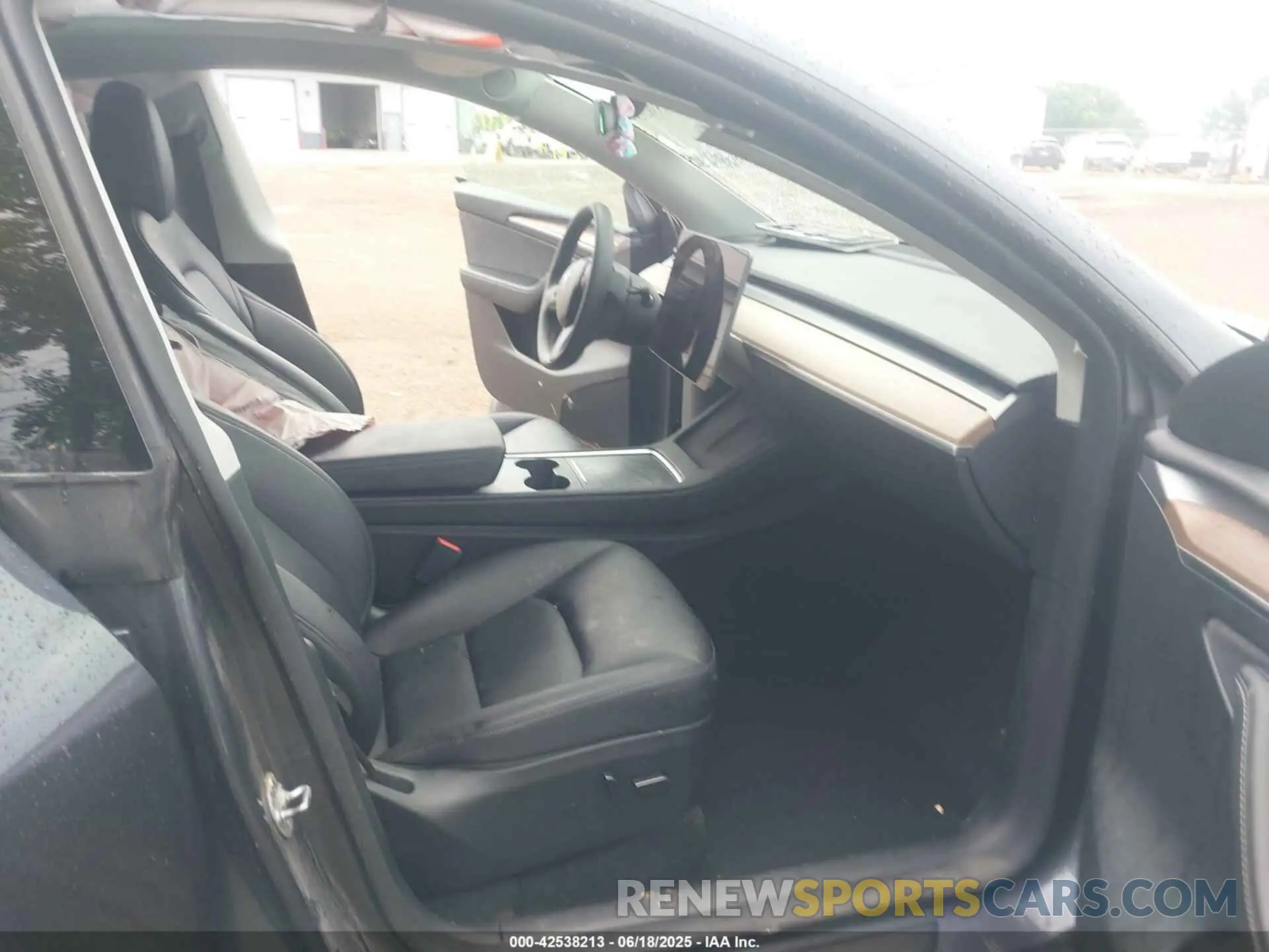 5 Photograph of a damaged car 7SAYGDEE3PF804236 TESLA MODEL Y 2023