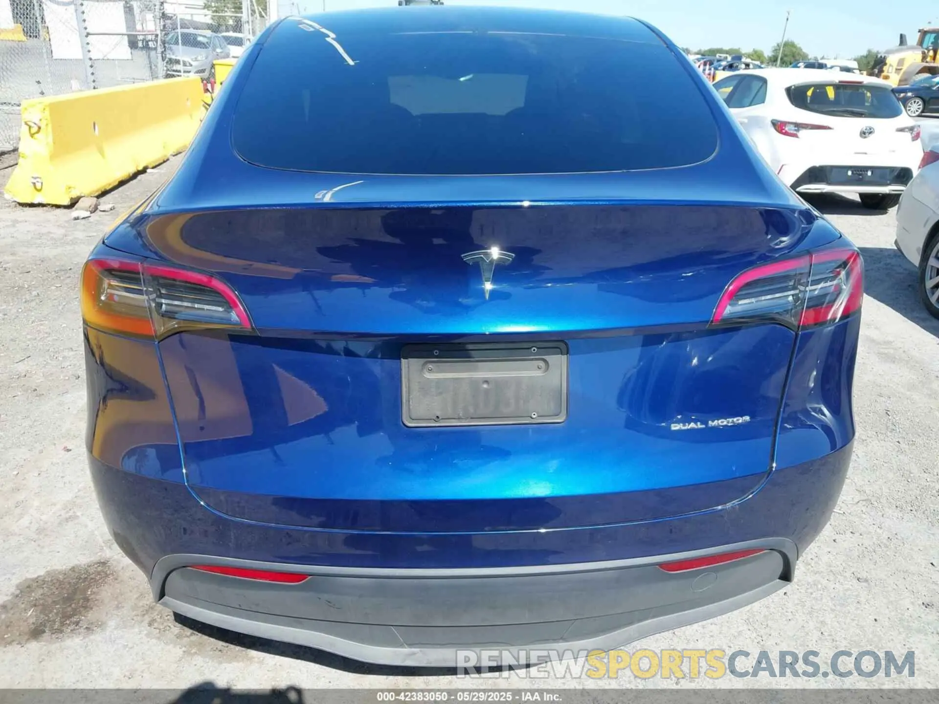 16 Photograph of a damaged car 7SAYGDEE3PF816547 TESLA MODEL Y 2023