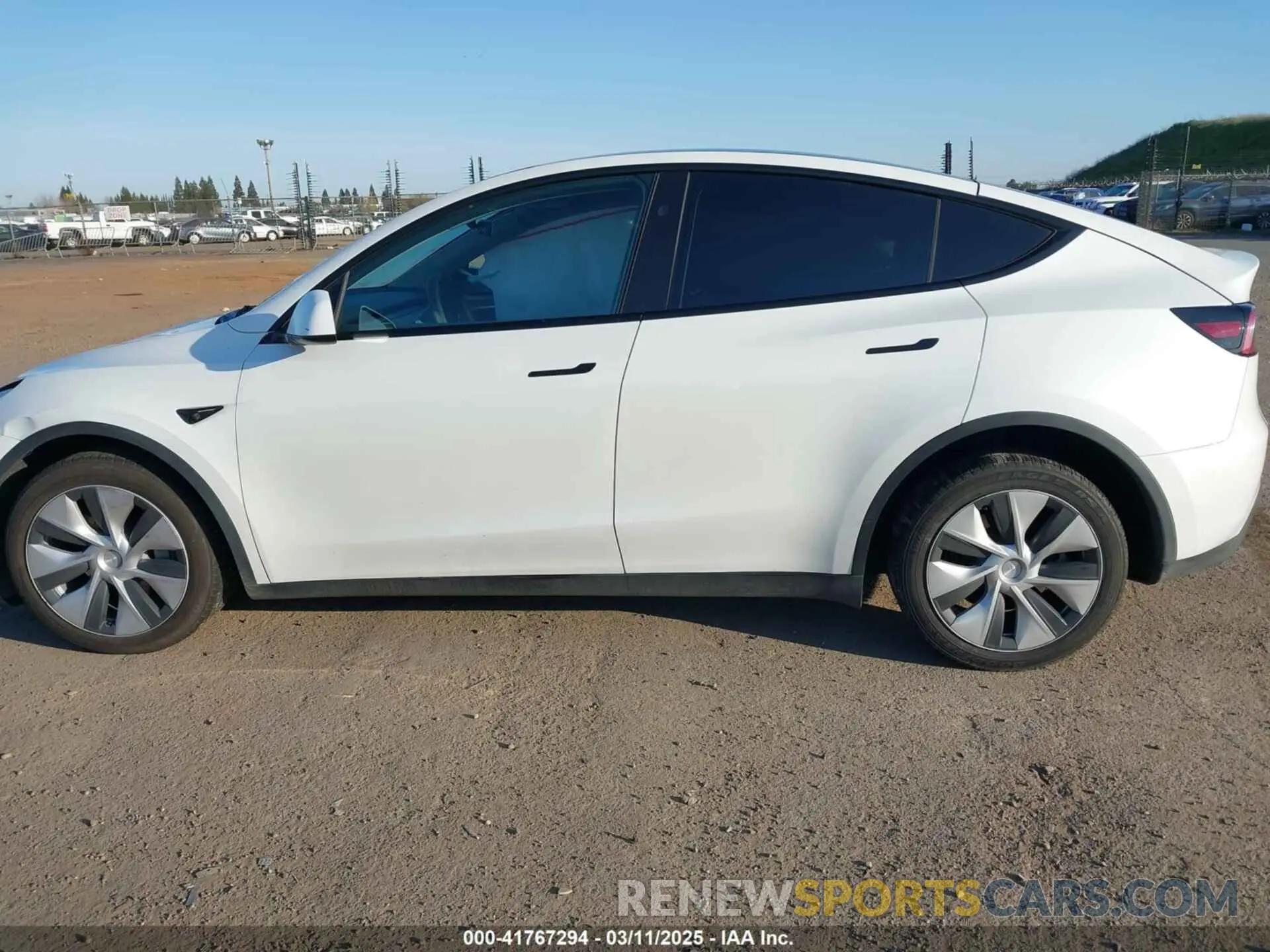 15 Photograph of a damaged car 7SAYGDEE3PF817097 TESLA MODEL Y 2023