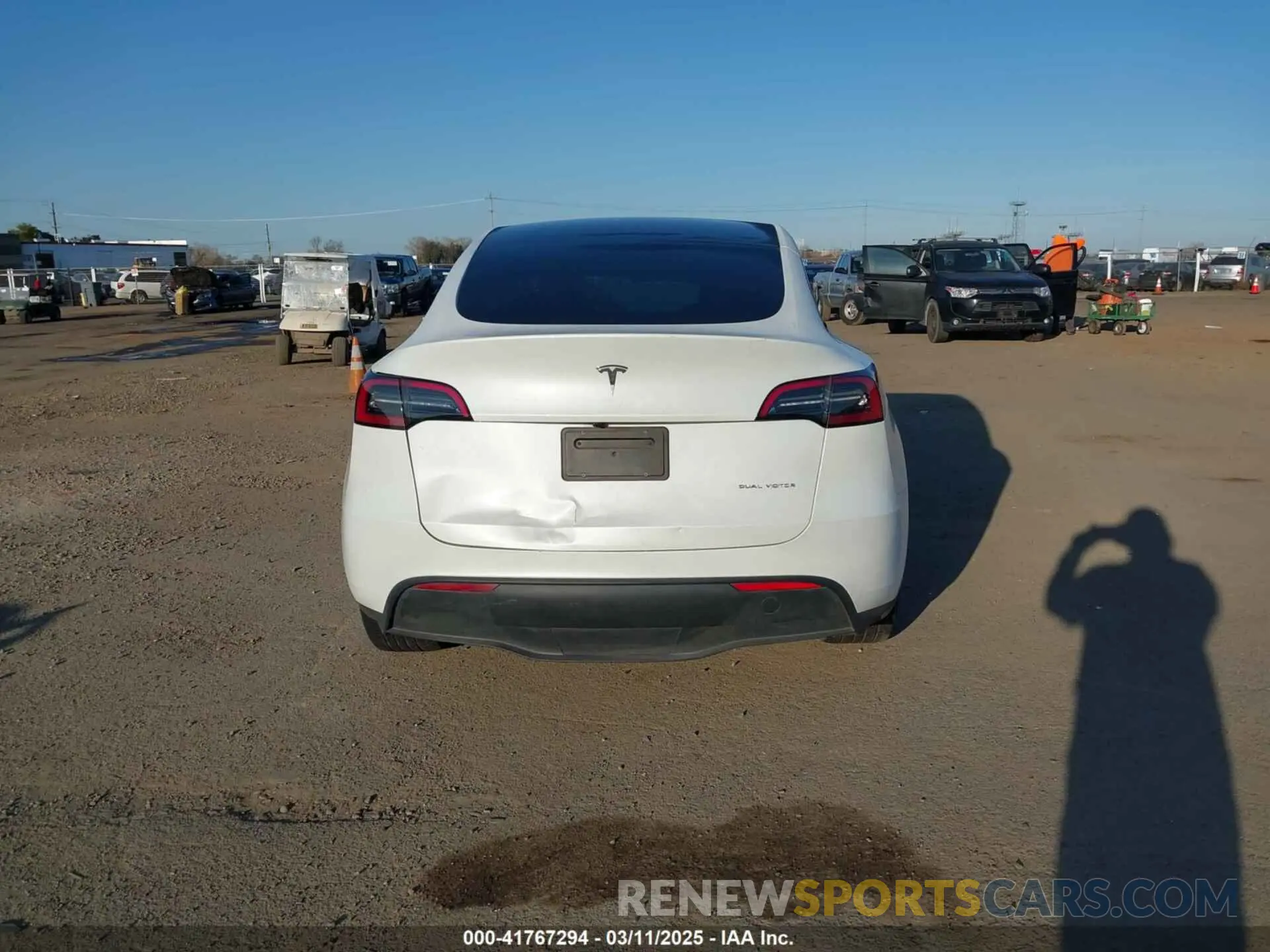 17 Photograph of a damaged car 7SAYGDEE3PF817097 TESLA MODEL Y 2023