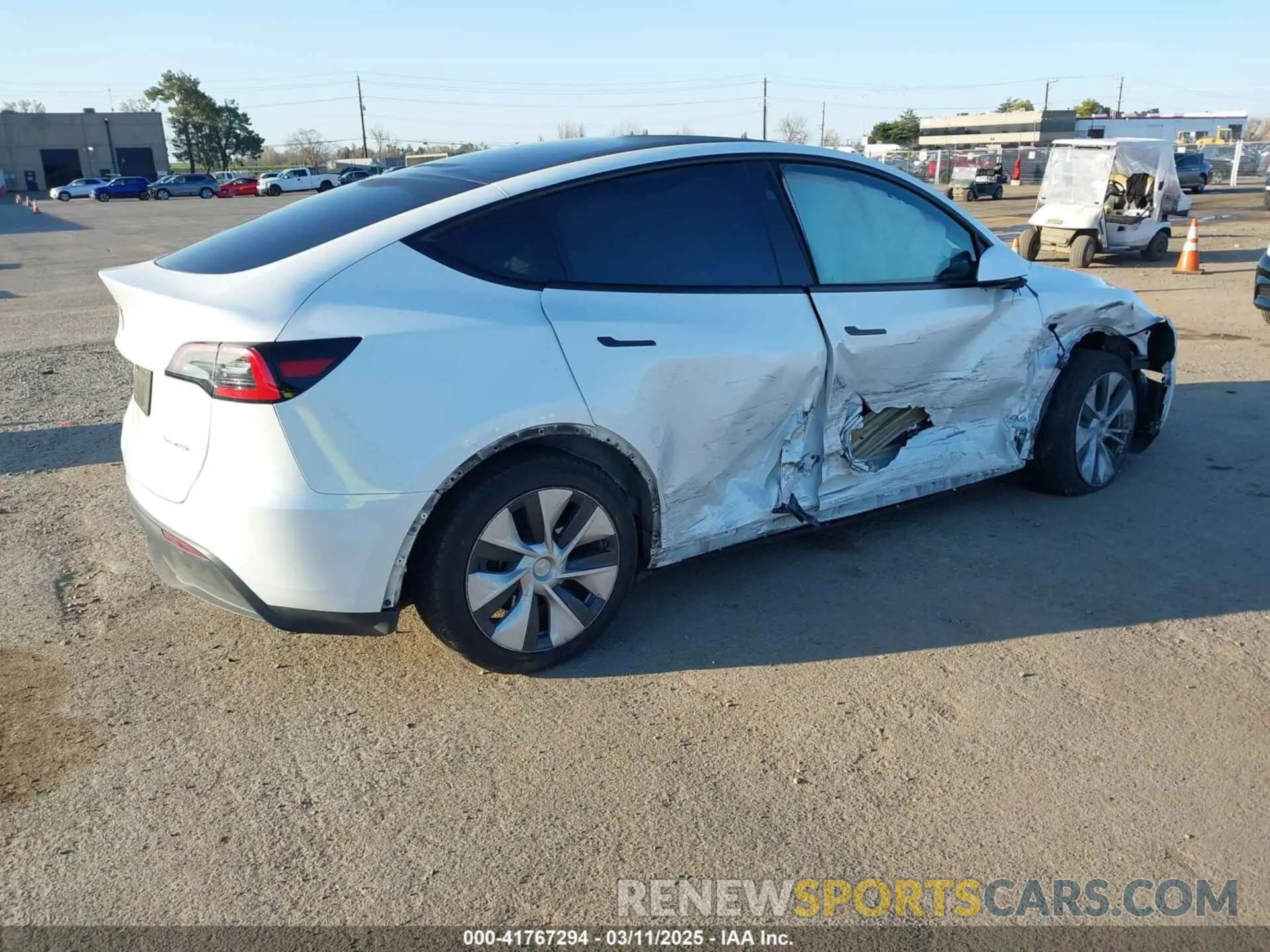4 Photograph of a damaged car 7SAYGDEE3PF817097 TESLA MODEL Y 2023