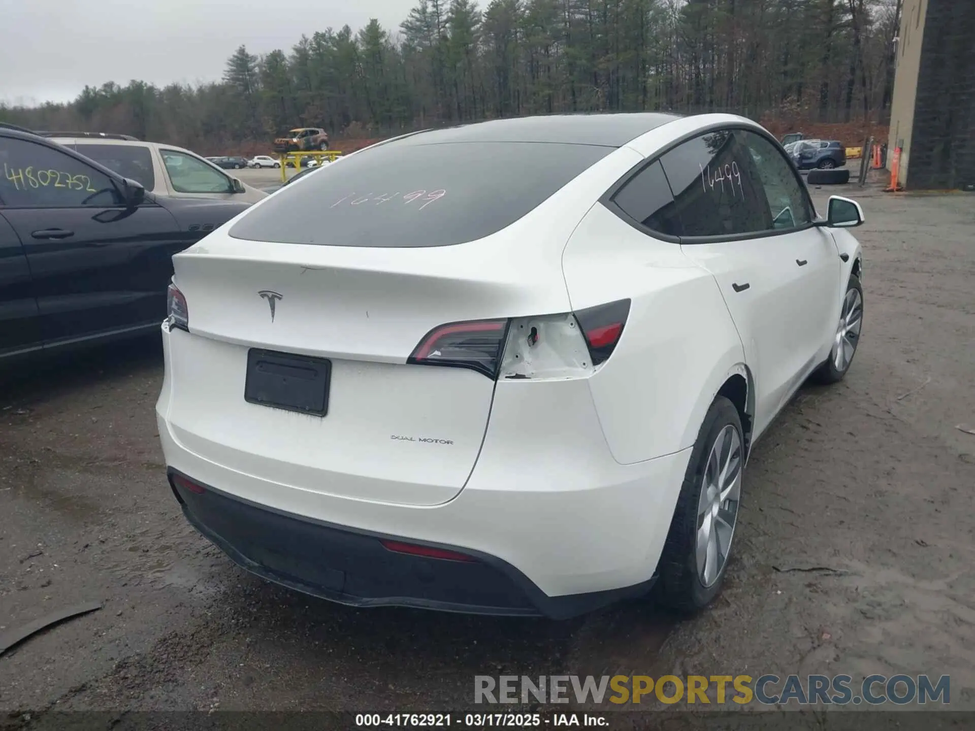 17 Photograph of a damaged car 7SAYGDEE3PF857633 TESLA MODEL Y 2023