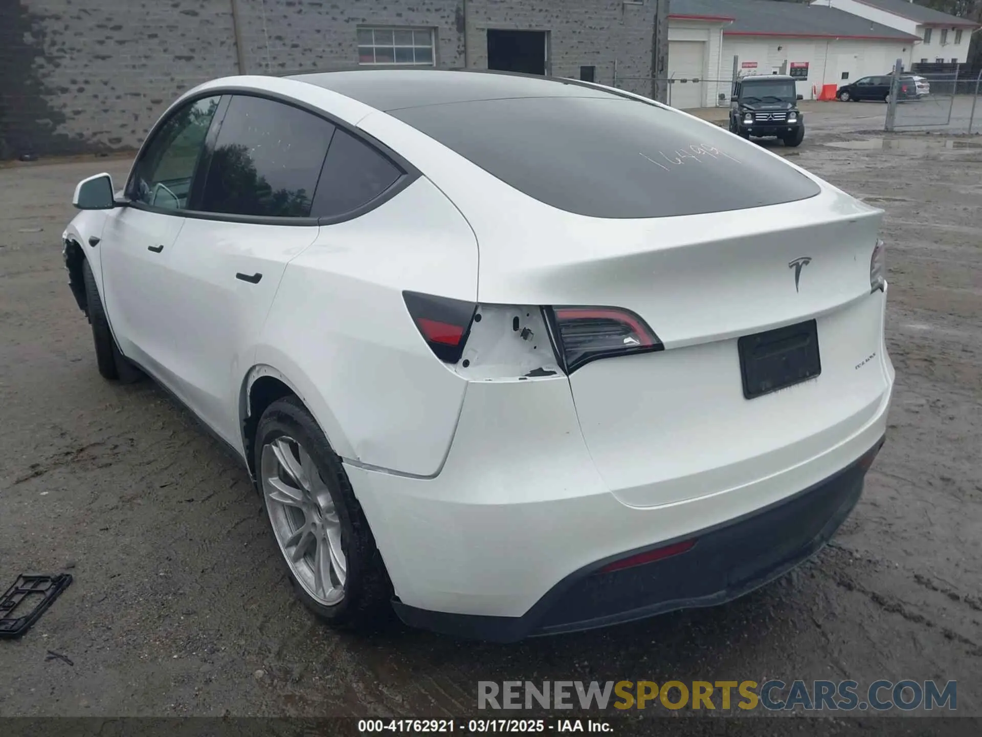 3 Photograph of a damaged car 7SAYGDEE3PF857633 TESLA MODEL Y 2023