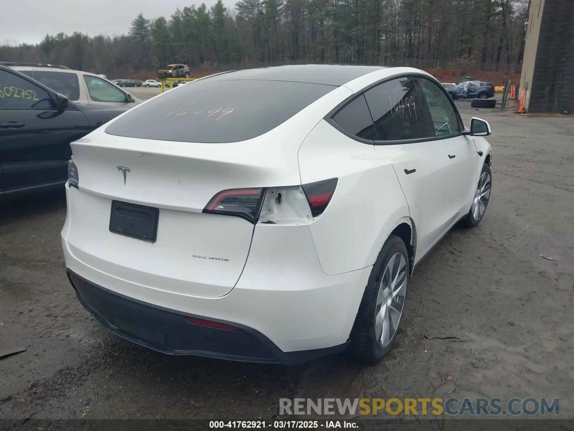 4 Photograph of a damaged car 7SAYGDEE3PF857633 TESLA MODEL Y 2023
