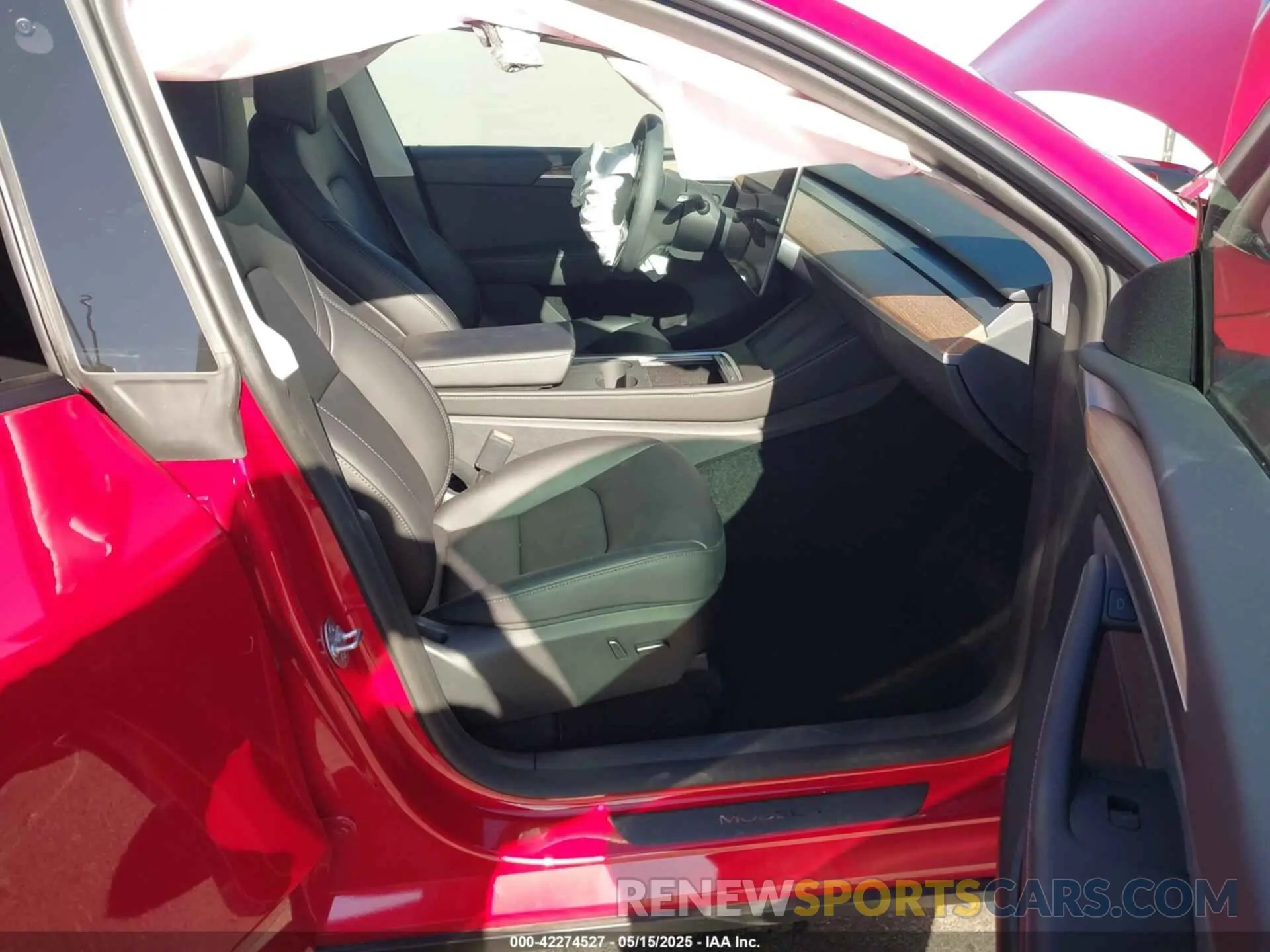5 Photograph of a damaged car 7SAYGDEE3PF867496 TESLA MODEL Y 2023