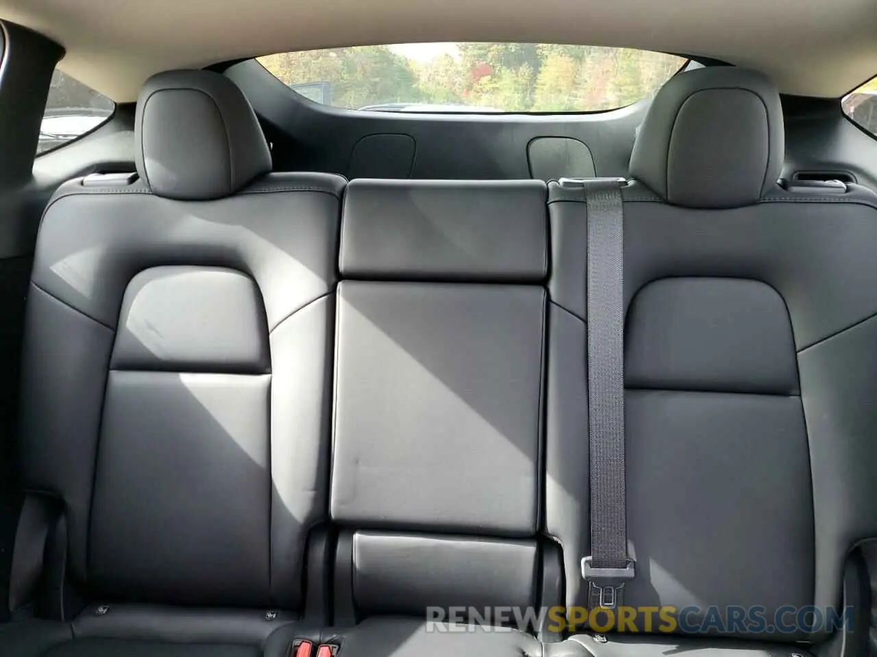 10 Photograph of a damaged car 7SAYGDEE3PF892639 TESLA MODEL Y 2023
