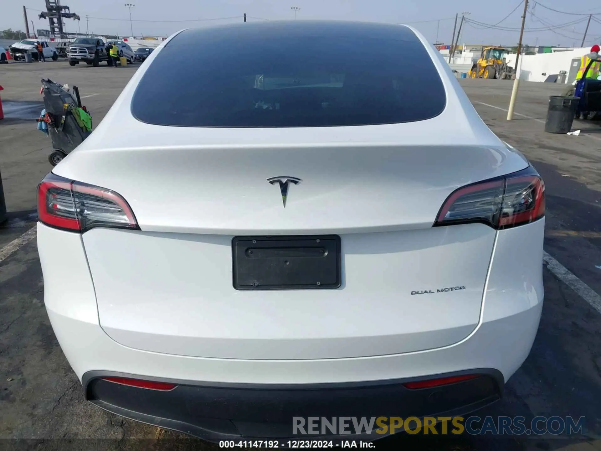 15 Photograph of a damaged car 7SAYGDEE3PF900030 TESLA MODEL Y 2023