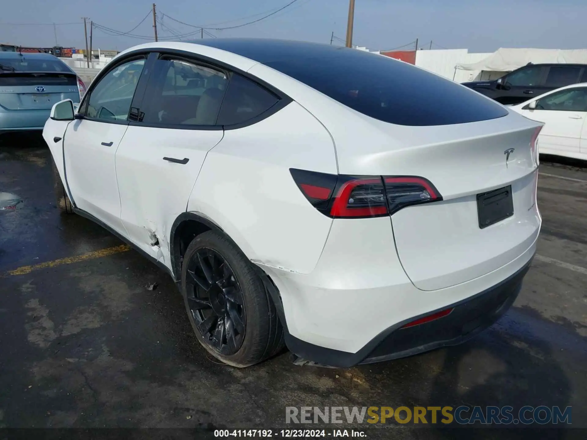 3 Photograph of a damaged car 7SAYGDEE3PF900030 TESLA MODEL Y 2023