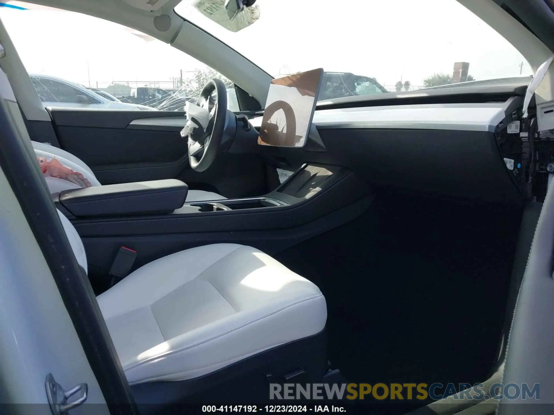 5 Photograph of a damaged car 7SAYGDEE3PF900030 TESLA MODEL Y 2023
