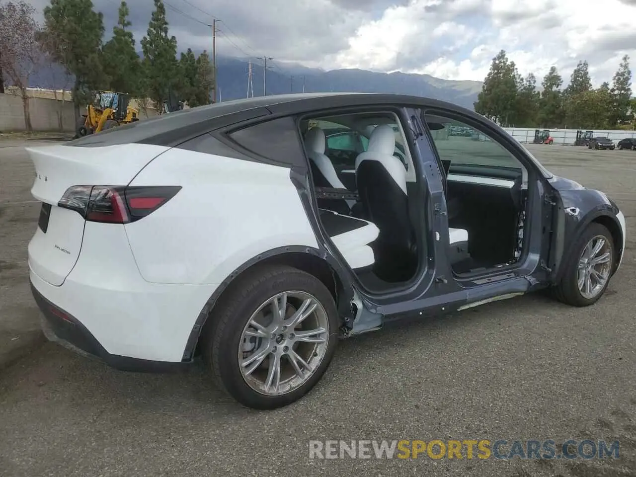 3 Photograph of a damaged car 7SAYGDEE3PF916132 TESLA MODEL Y 2023