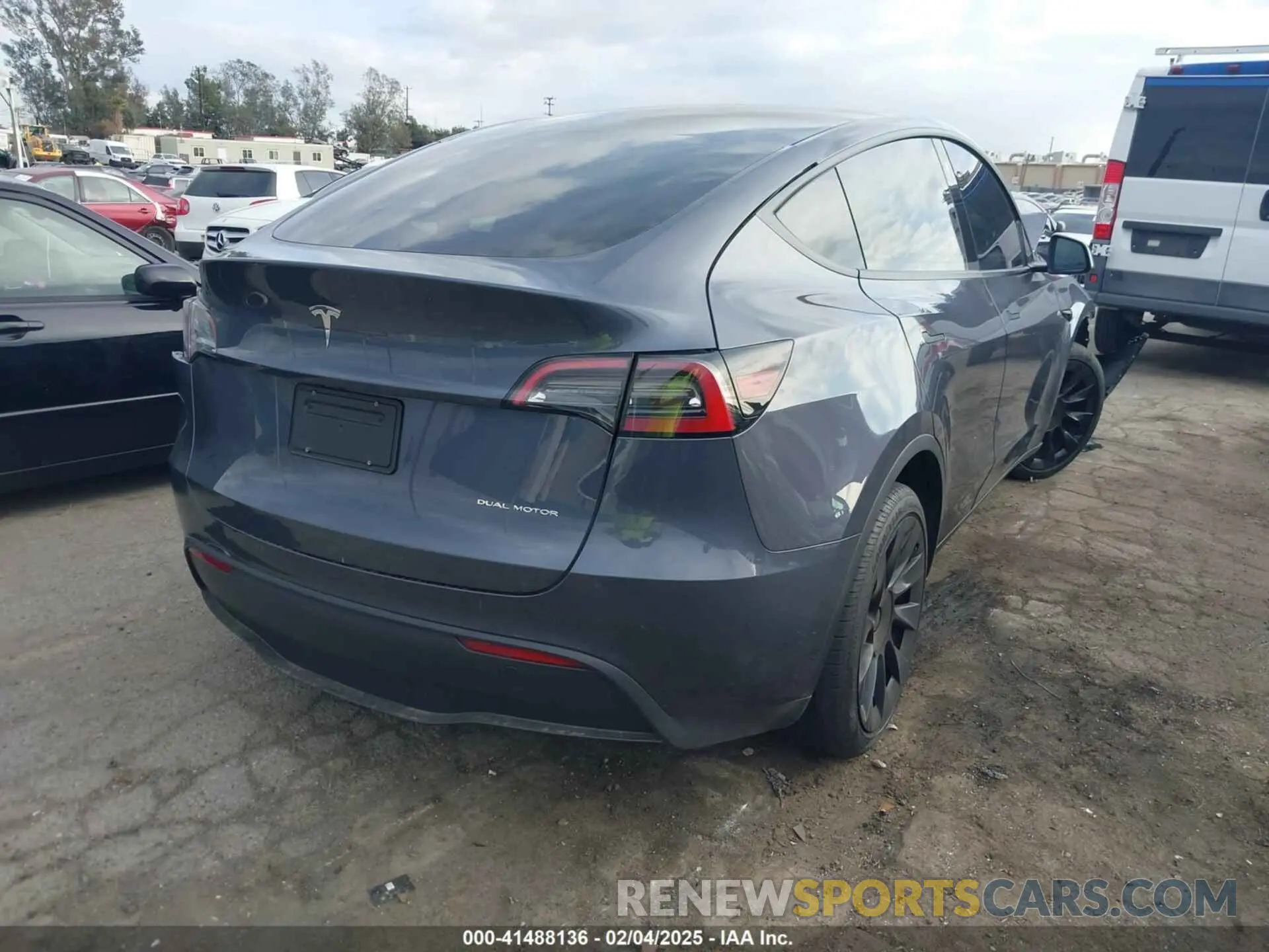 4 Photograph of a damaged car 7SAYGDEE4PA028440 TESLA MODEL Y 2023