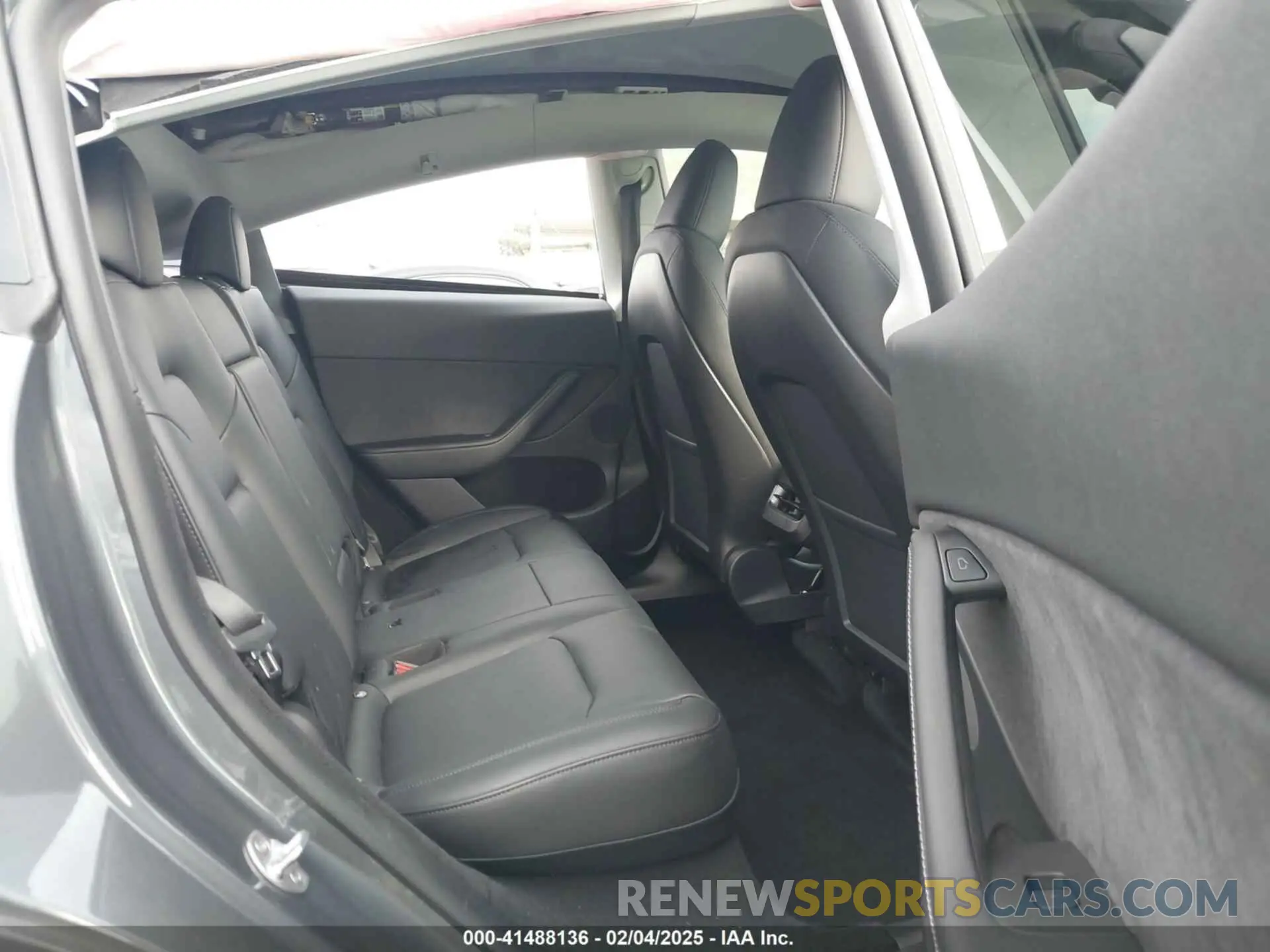 8 Photograph of a damaged car 7SAYGDEE4PA028440 TESLA MODEL Y 2023