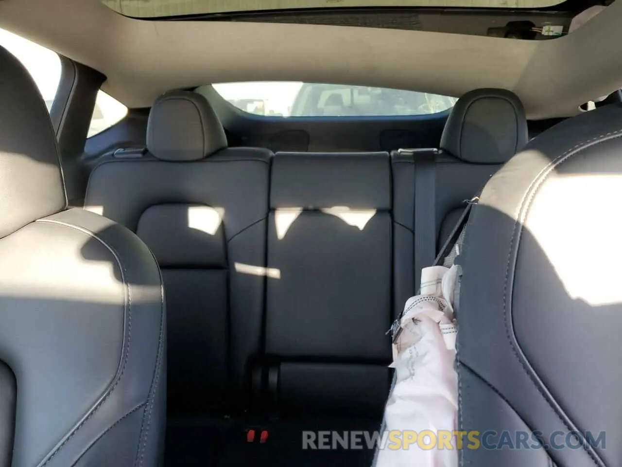 10 Photograph of a damaged car 7SAYGDEE4PA028616 TESLA MODEL Y 2023