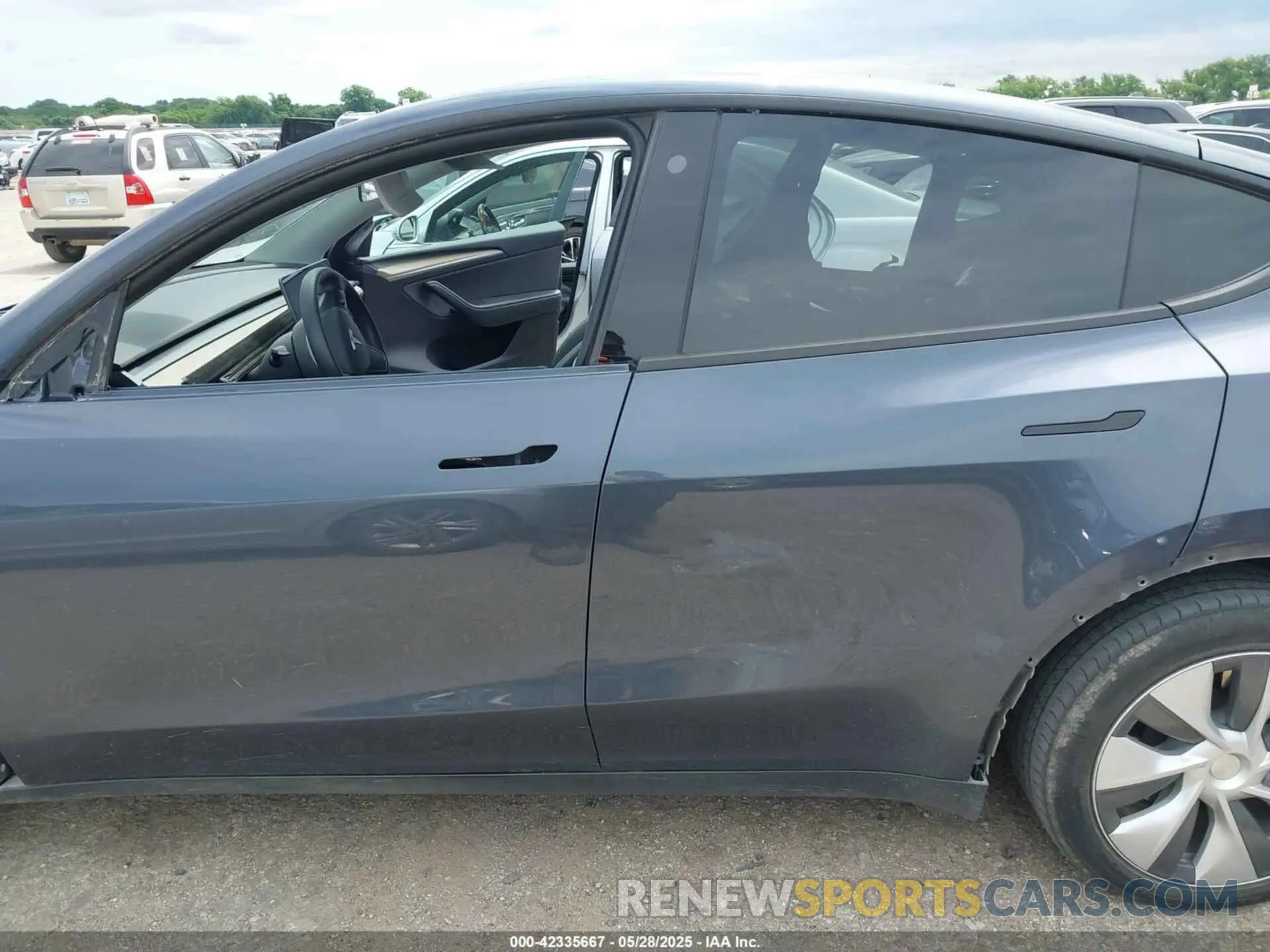 13 Photograph of a damaged car 7SAYGDEE4PA030138 TESLA MODEL Y 2023