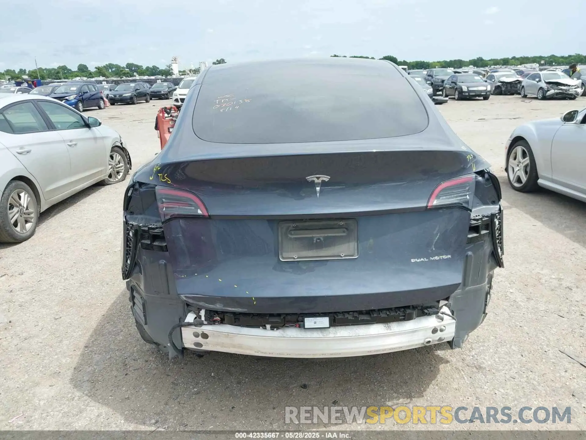 15 Photograph of a damaged car 7SAYGDEE4PA030138 TESLA MODEL Y 2023