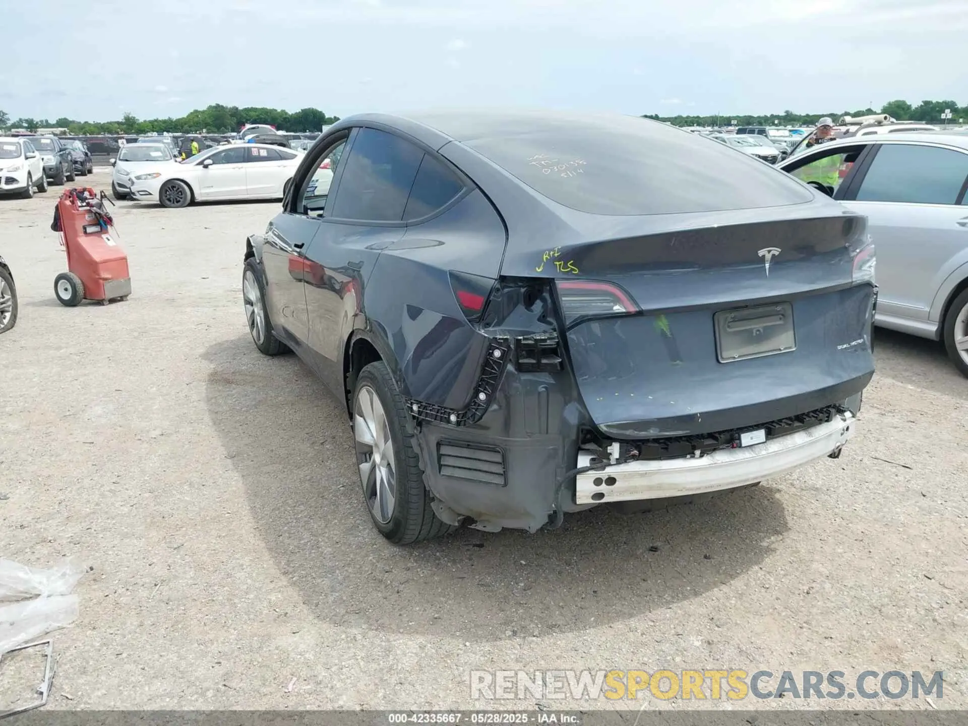 3 Photograph of a damaged car 7SAYGDEE4PA030138 TESLA MODEL Y 2023