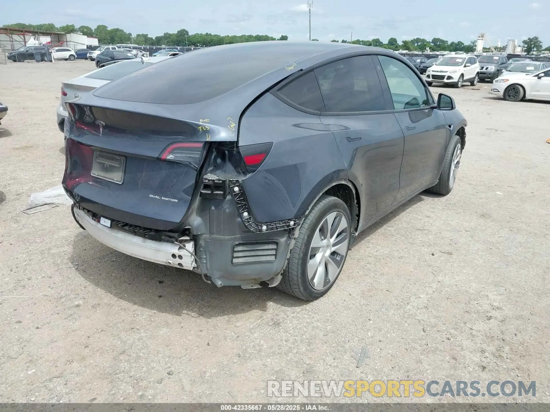 4 Photograph of a damaged car 7SAYGDEE4PA030138 TESLA MODEL Y 2023