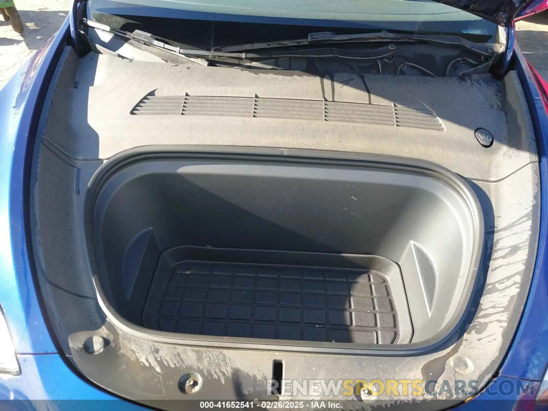 10 Photograph of a damaged car 7SAYGDEE4PA042757 TESLA MODEL Y 2023