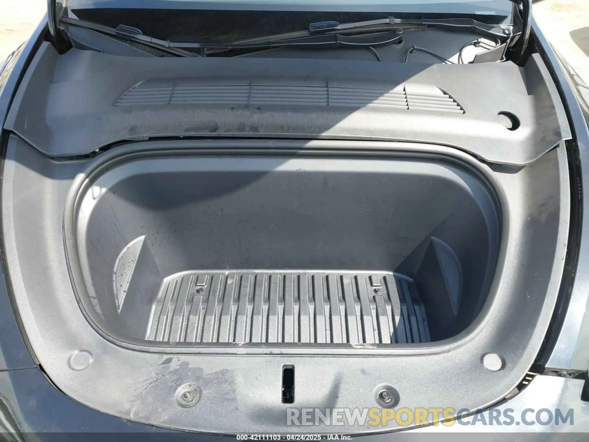 10 Photograph of a damaged car 7SAYGDEE4PA073166 TESLA MODEL Y 2023