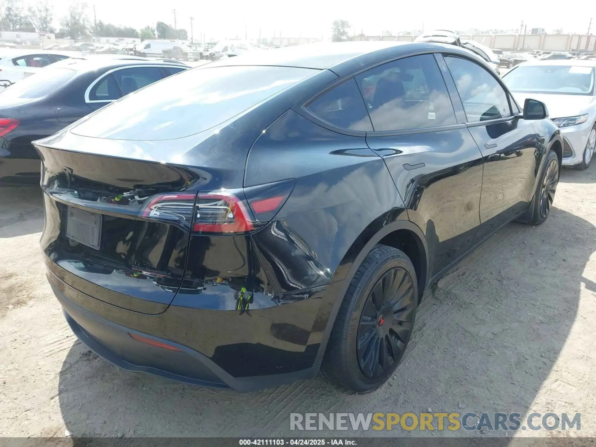 4 Photograph of a damaged car 7SAYGDEE4PA073166 TESLA MODEL Y 2023
