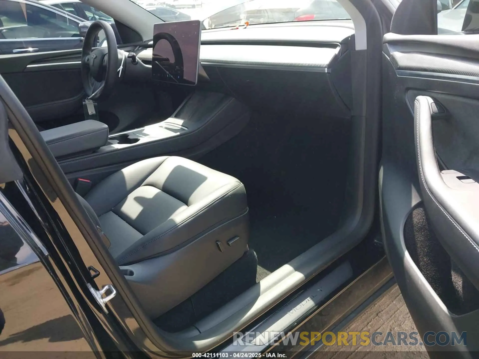 5 Photograph of a damaged car 7SAYGDEE4PA073166 TESLA MODEL Y 2023
