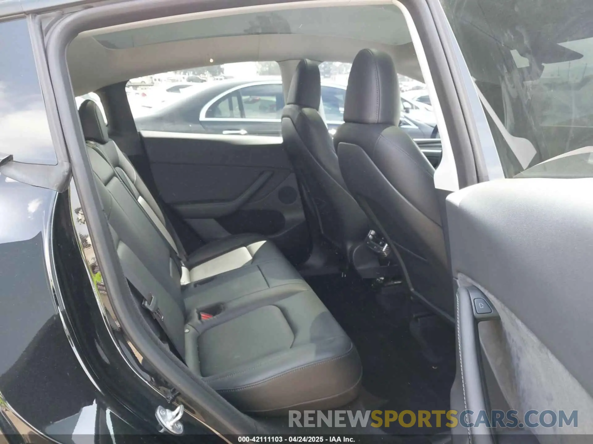 8 Photograph of a damaged car 7SAYGDEE4PA073166 TESLA MODEL Y 2023