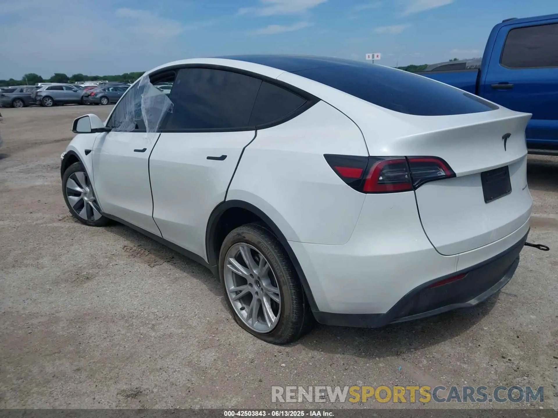 3 Photograph of a damaged car 7SAYGDEE4PA077282 TESLA MODEL Y 2023