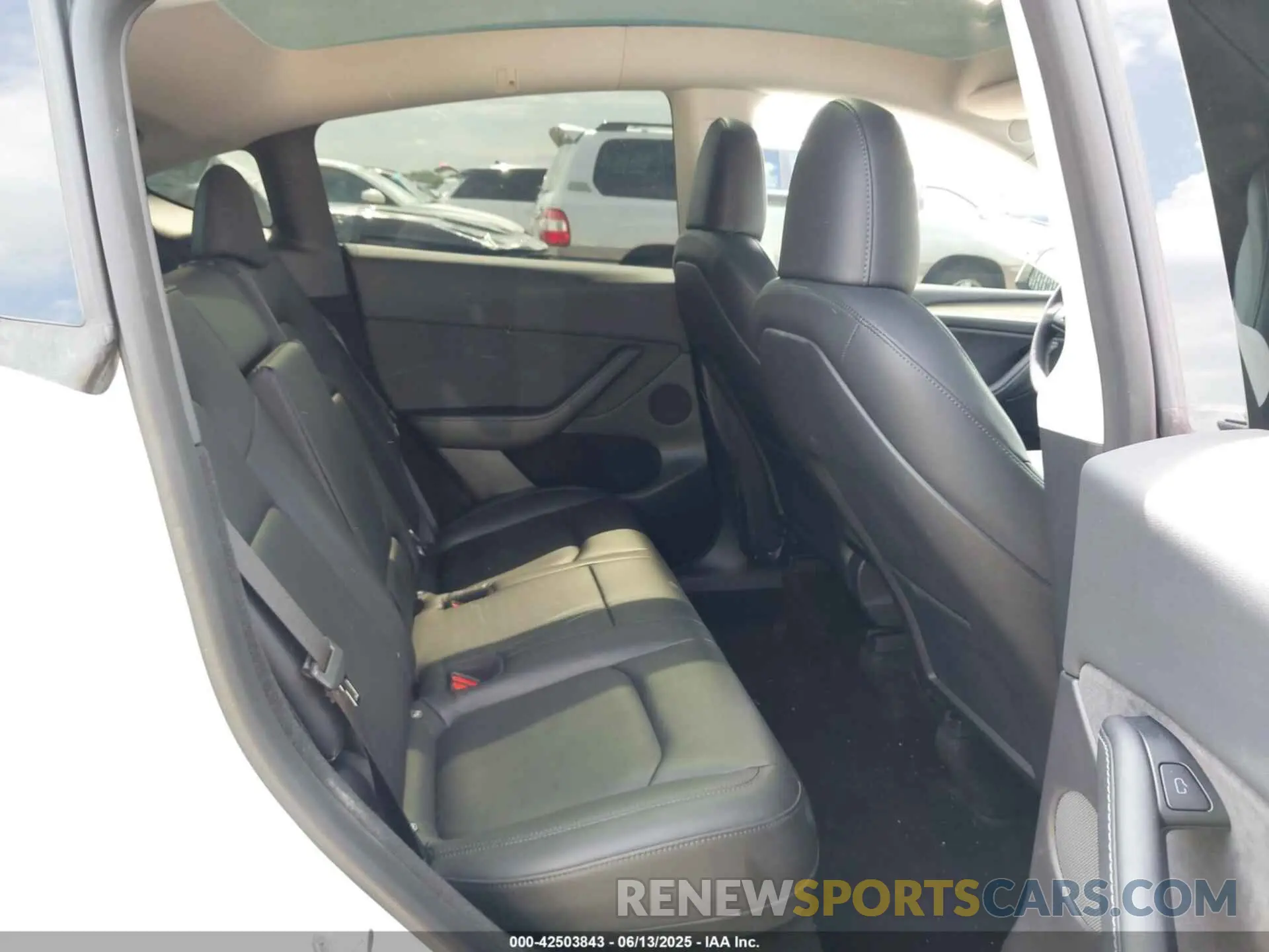 8 Photograph of a damaged car 7SAYGDEE4PA077282 TESLA MODEL Y 2023