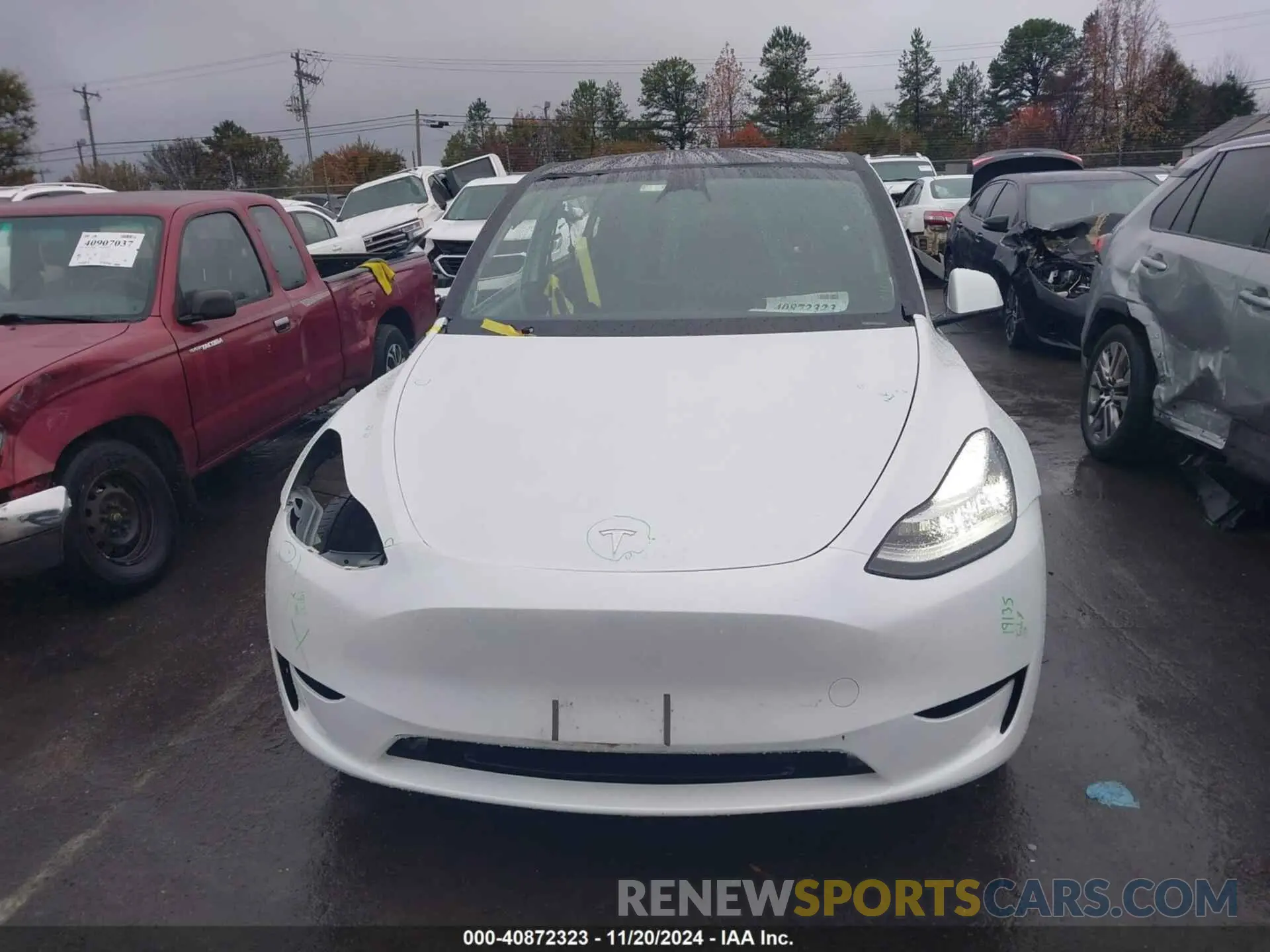 12 Photograph of a damaged car 7SAYGDEE4PA078626 TESLA MODEL Y 2023