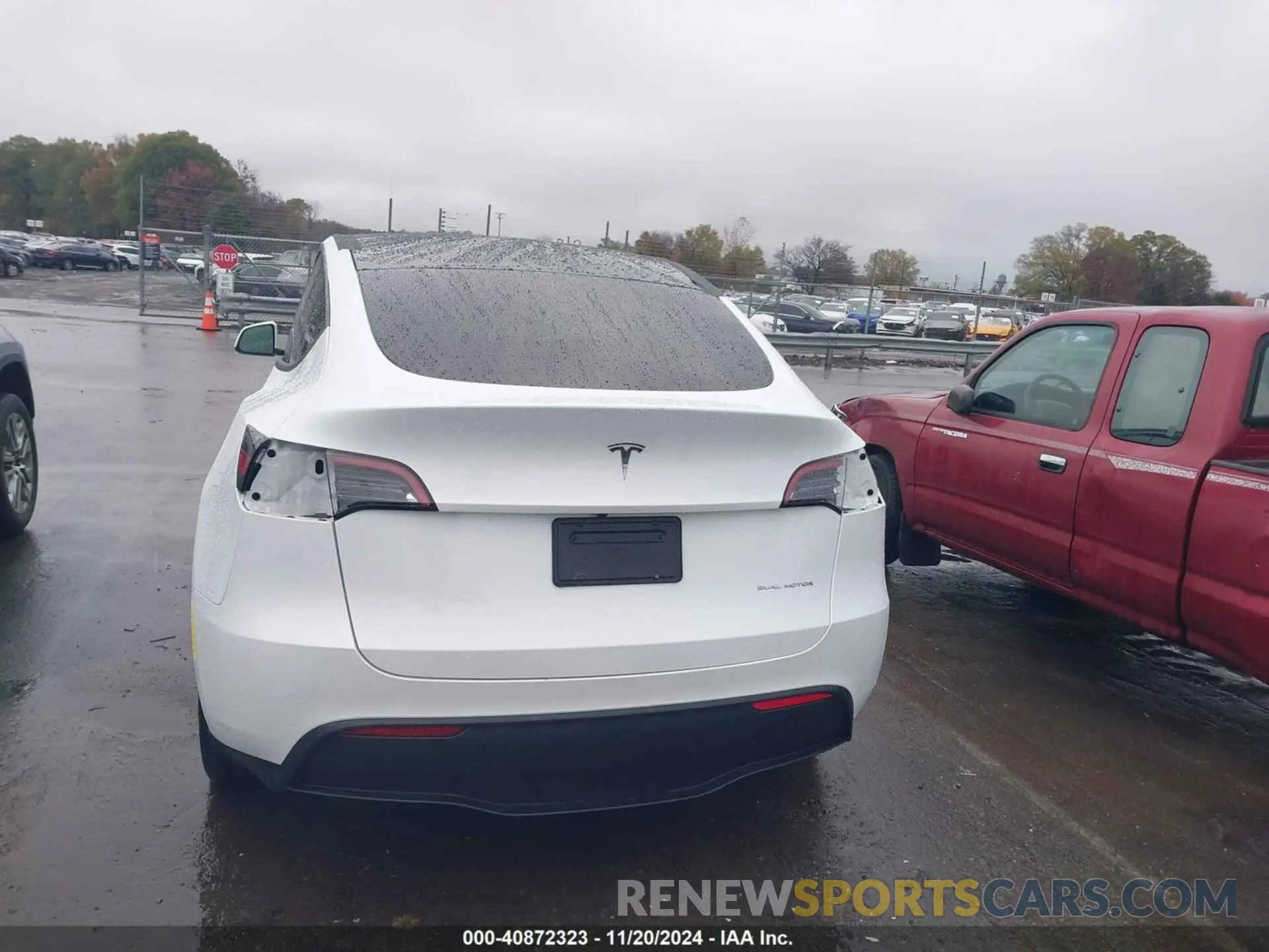 16 Photograph of a damaged car 7SAYGDEE4PA078626 TESLA MODEL Y 2023