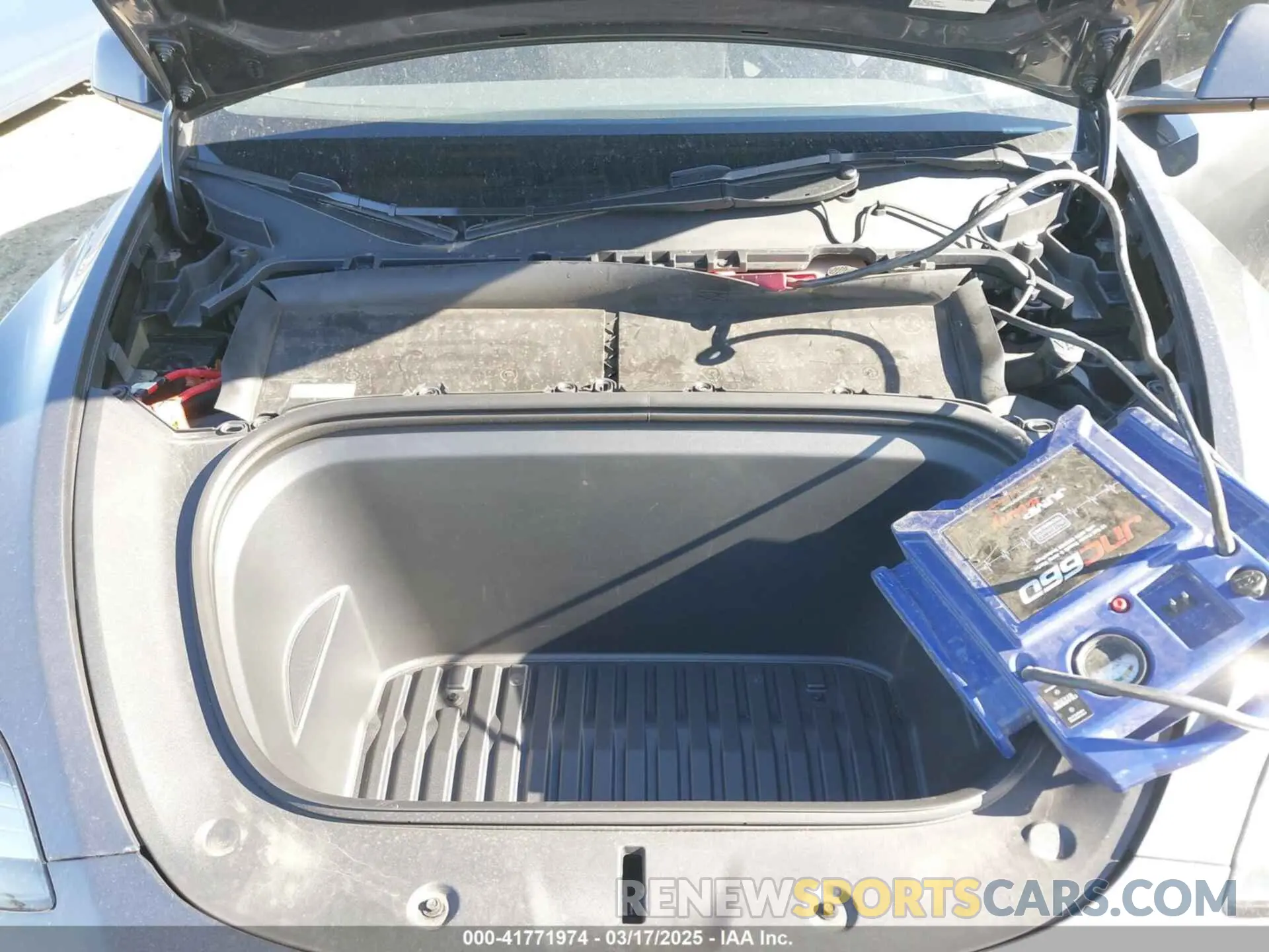 10 Photograph of a damaged car 7SAYGDEE4PA145922 TESLA MODEL Y 2023
