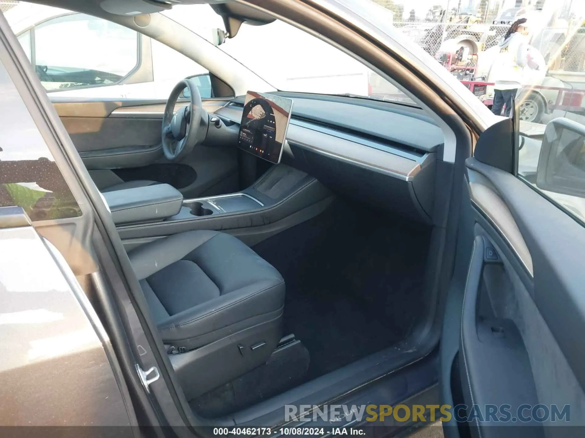 5 Photograph of a damaged car 7SAYGDEE4PA170738 TESLA MODEL Y 2023