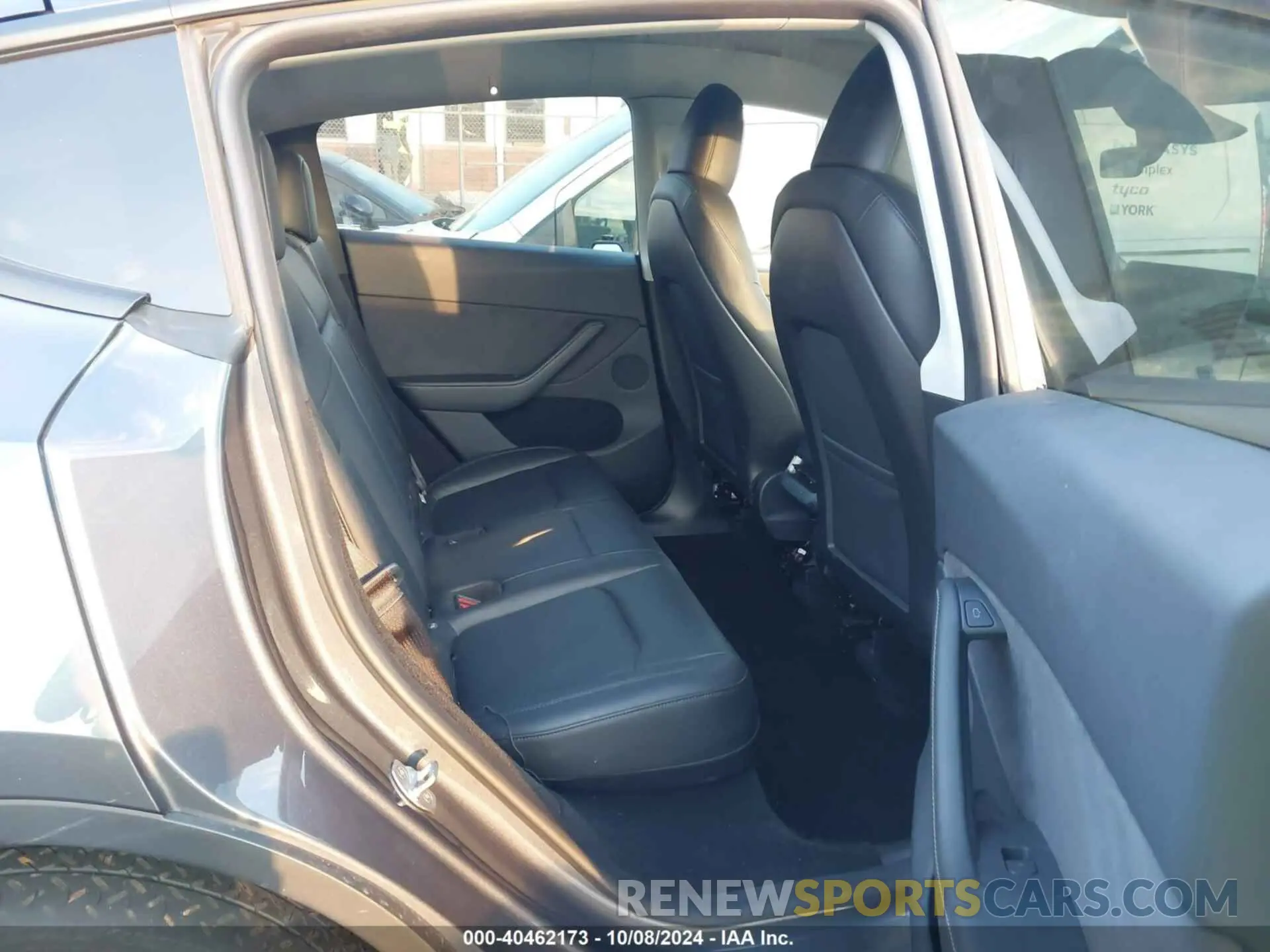 8 Photograph of a damaged car 7SAYGDEE4PA170738 TESLA MODEL Y 2023
