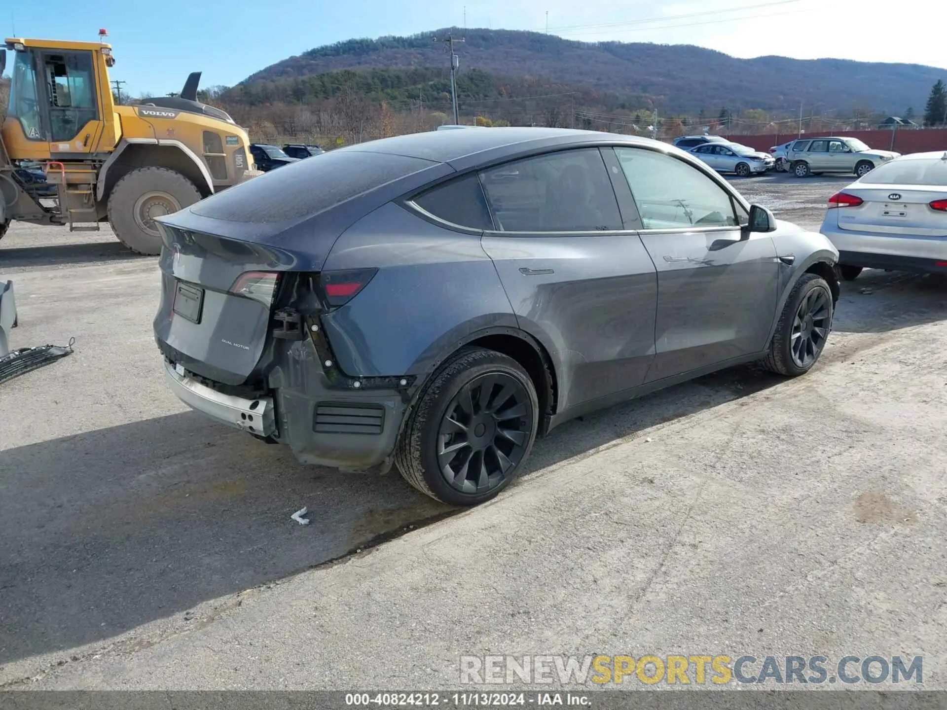 4 Photograph of a damaged car 7SAYGDEE4PA181190 TESLA MODEL Y 2023
