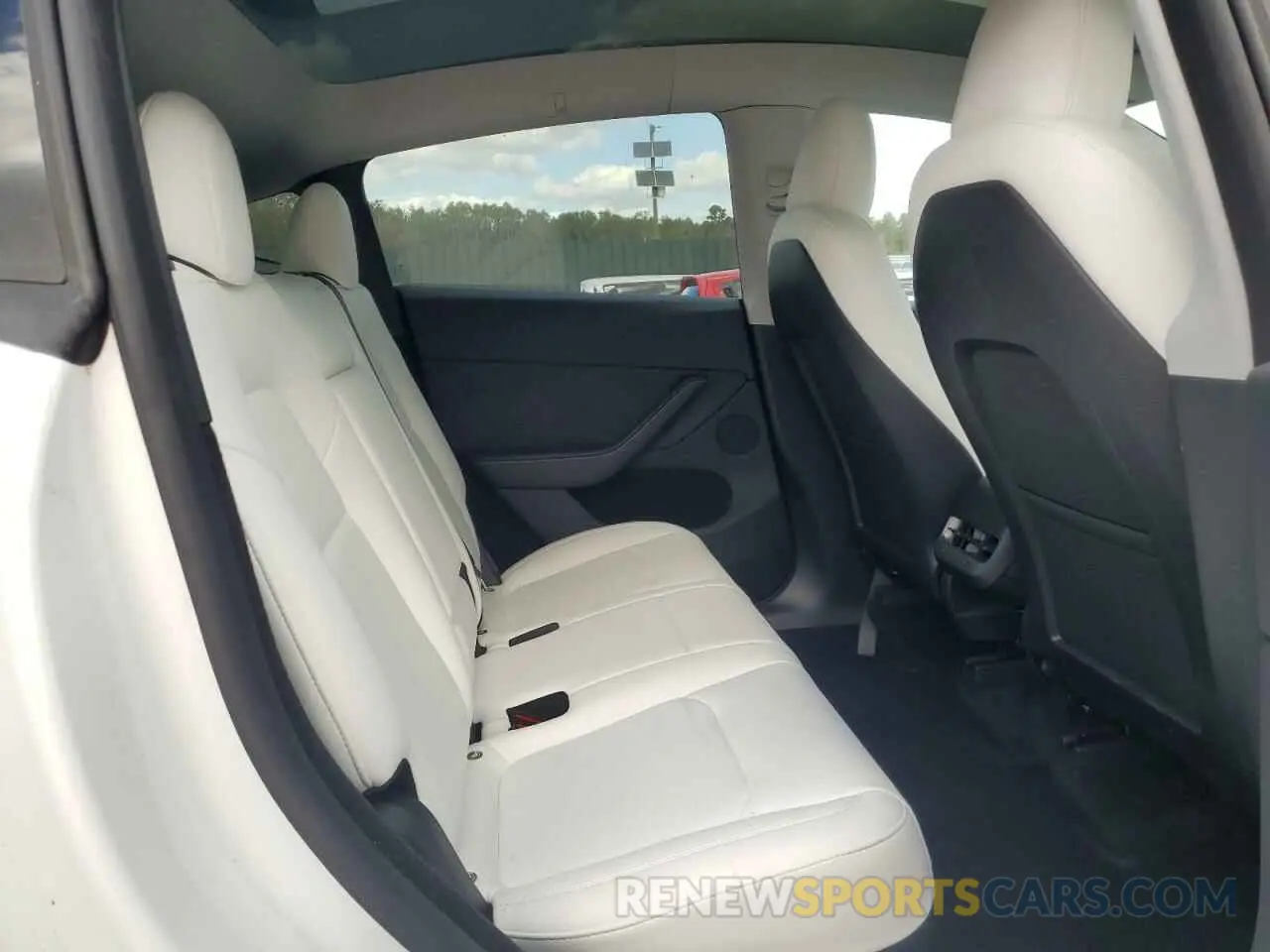 10 Photograph of a damaged car 7SAYGDEE4PA190147 TESLA MODEL Y 2023