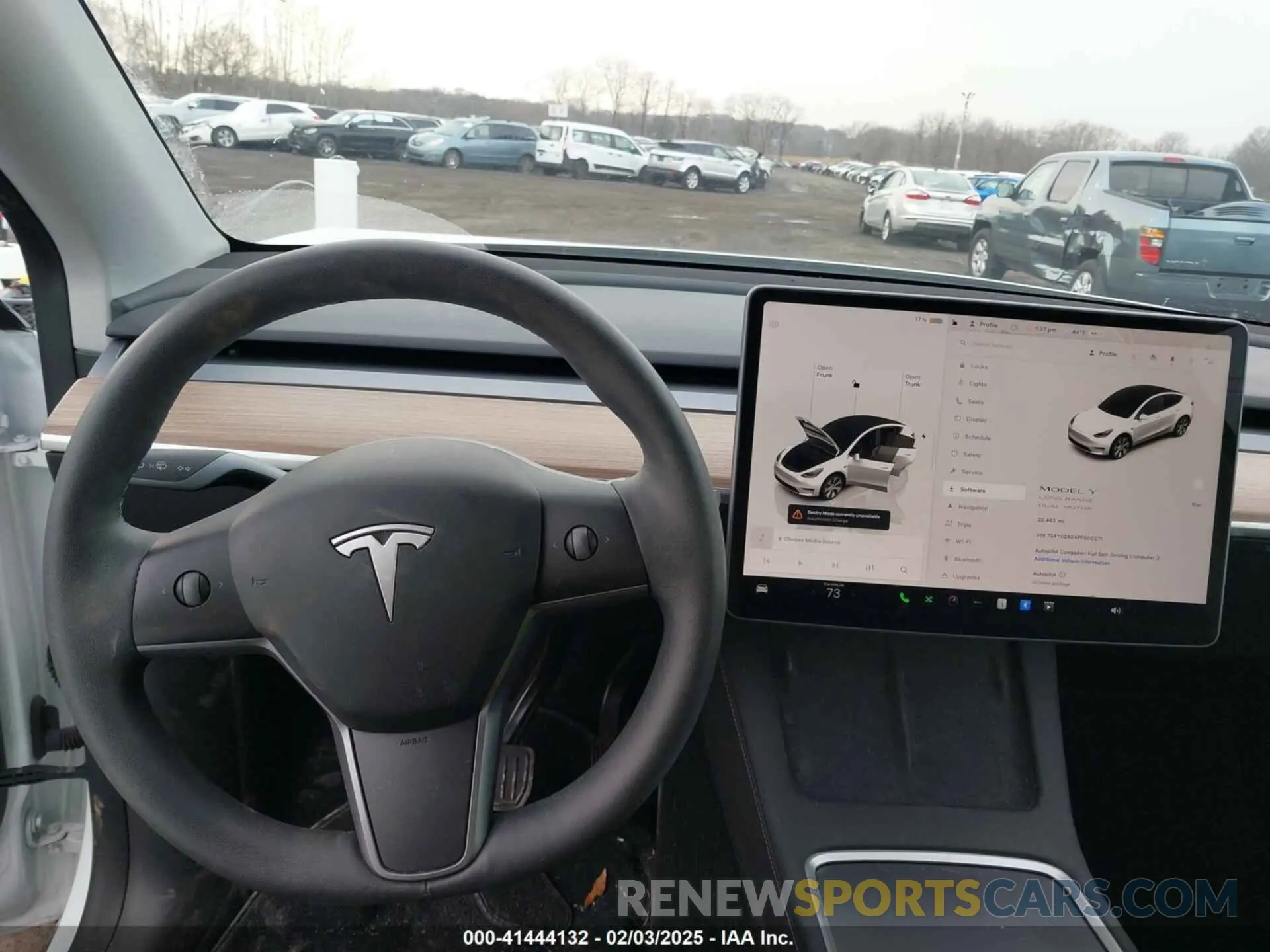 18 Photograph of a damaged car 7SAYGDEE4PF600271 TESLA MODEL Y 2023