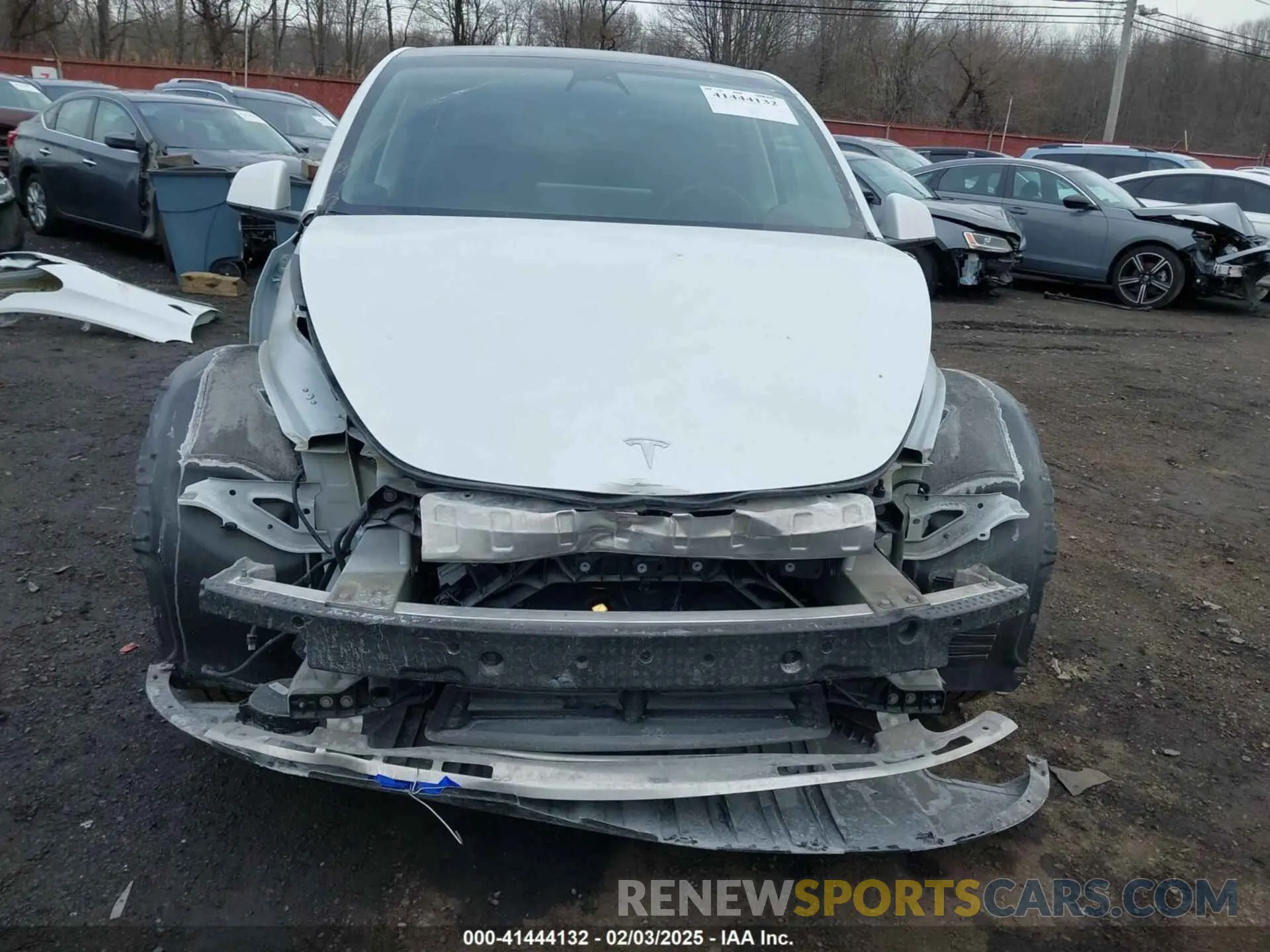 19 Photograph of a damaged car 7SAYGDEE4PF600271 TESLA MODEL Y 2023