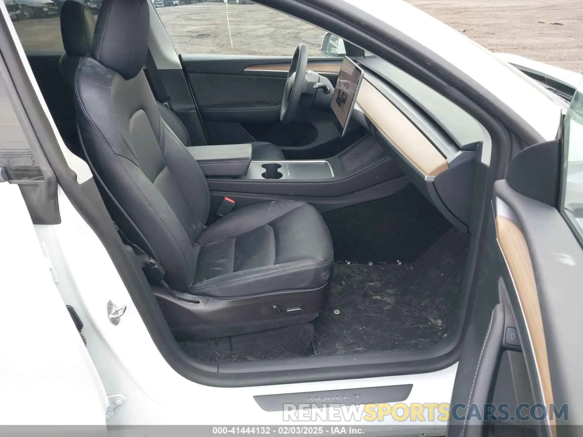 5 Photograph of a damaged car 7SAYGDEE4PF600271 TESLA MODEL Y 2023