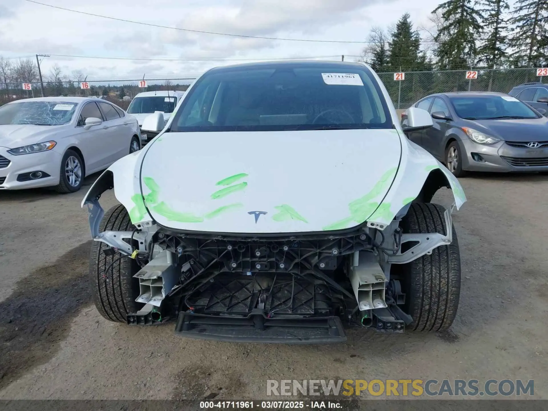 13 Photograph of a damaged car 7SAYGDEE4PF606636 TESLA MODEL Y 2023