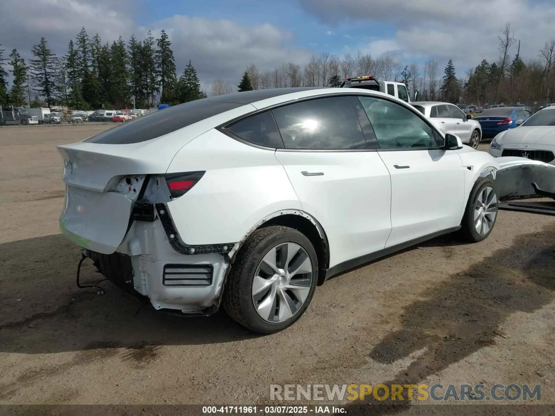 4 Photograph of a damaged car 7SAYGDEE4PF606636 TESLA MODEL Y 2023