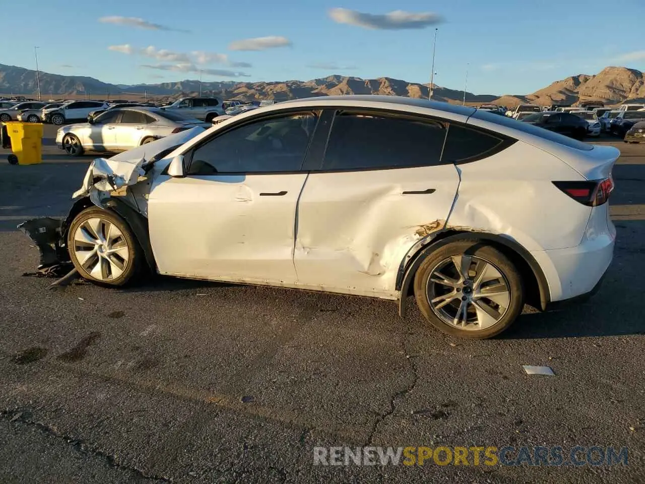 2 Photograph of a damaged car 7SAYGDEE4PF622173 TESLA MODEL Y 2023