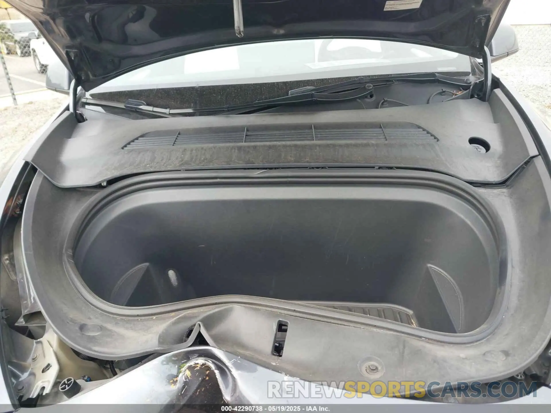10 Photograph of a damaged car 7SAYGDEE4PF627809 TESLA MODEL Y 2023